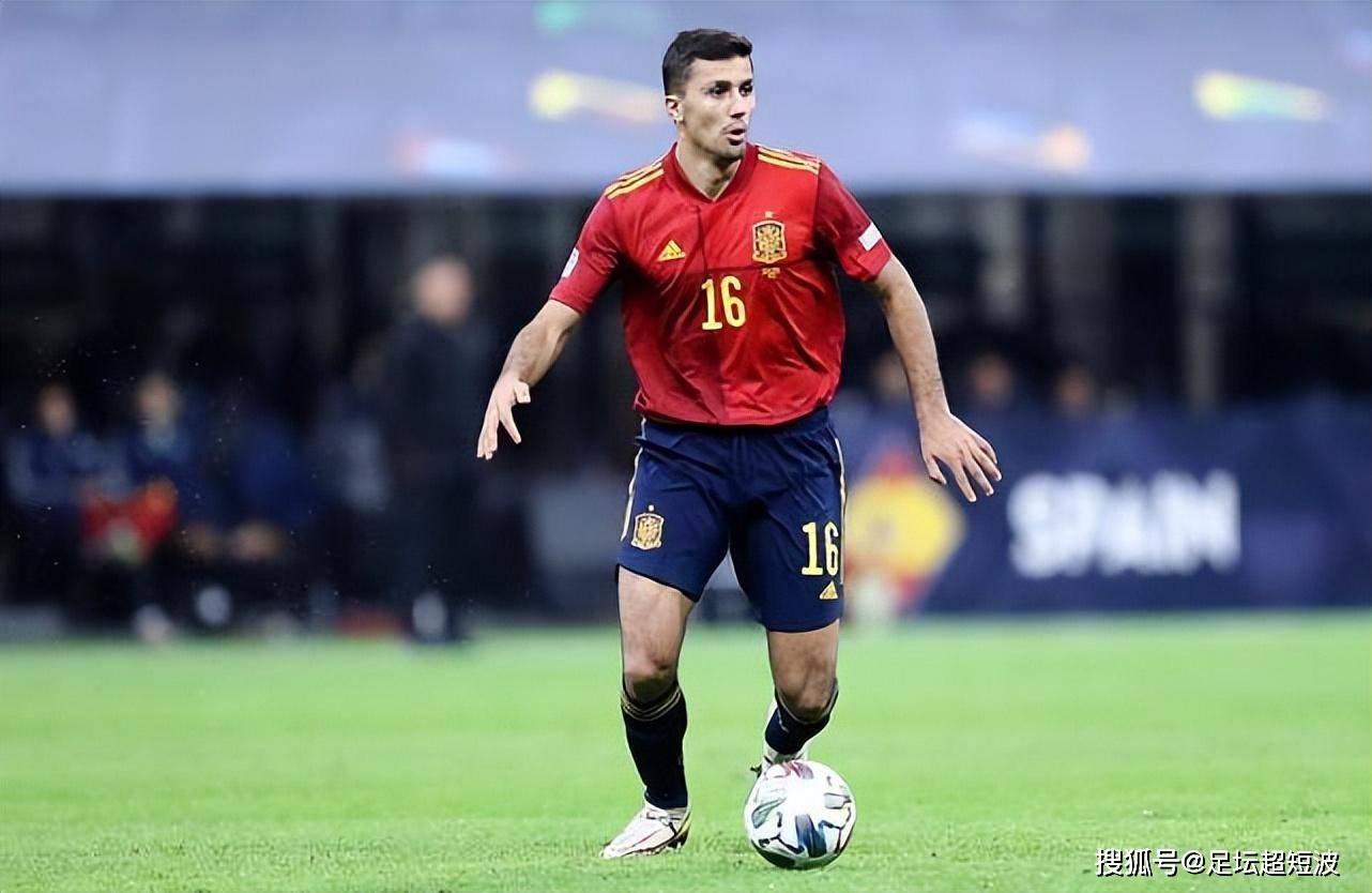 回想2022卡塔尔世界杯,西班牙在与摩洛哥的1/8决赛里战至点球决胜