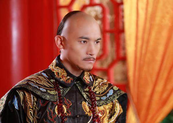 清初的"皇父摄政王",生前顺治皇帝待他如父,死后被顺治鞭尸