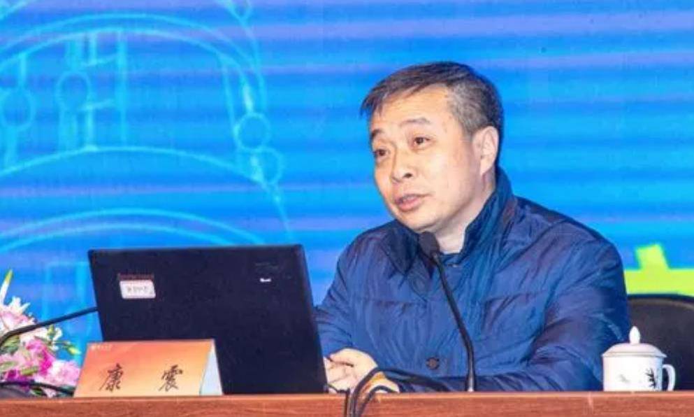 北师大教授康震:解读古诗词,现场写诗频翻车,真的是沽名钓誉?