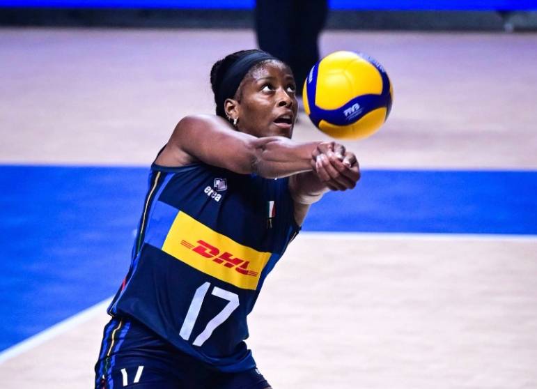 荷兰利好,意大利队第7胜_赖克_埃格努_失误