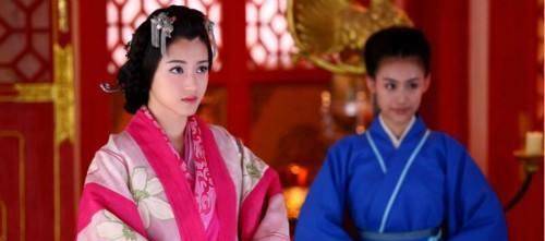 在皇帝刚登基时,她被封为婕妤.