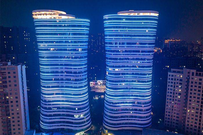 我们是如何通过亮化让写字楼焕然一新的?_灯光_建筑_色彩