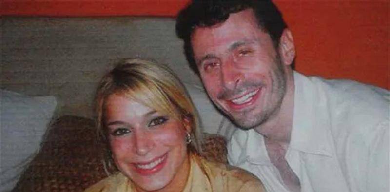 2005年,富豪街头遇袭,被捅23刀仍拼命护妻,警方:妻子就是真凶_亚当