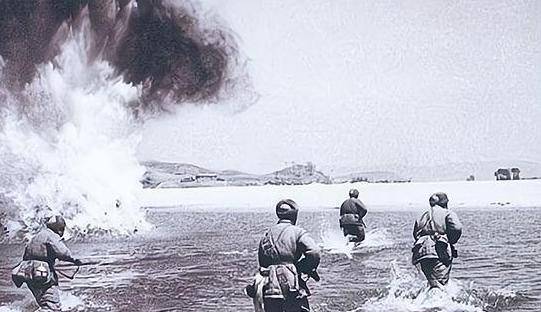 师这次也学了个巧,他们竟然放弃白天乘车,选择了黑夜步行慢慢接近水库