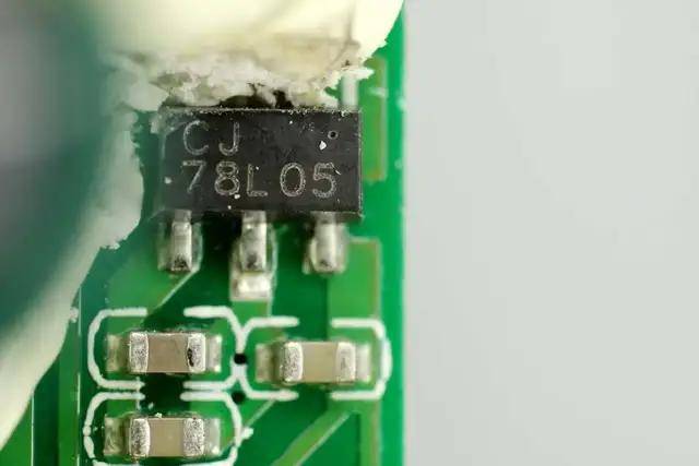 78l05三端稳压芯片.信号处理的mos管.