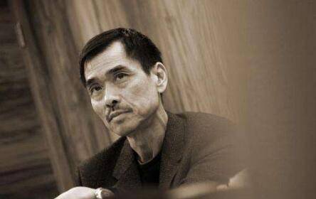 潘志勇:在港只手遮天的黑道教父,55岁回大陆时被百位警察逮捕