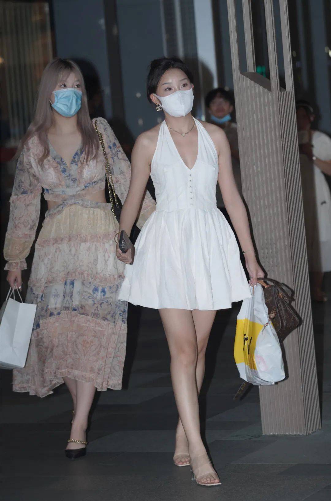 彰显气质的穿搭,富含青春与活力的气息