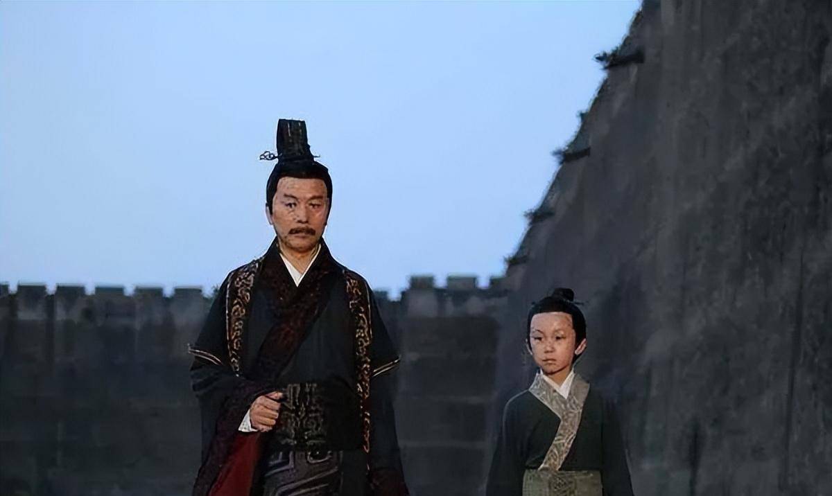 坊间传闻吕不韦是秦始皇的亲生父亲,为了杜绝丑闻将吕不韦杀害,事情真