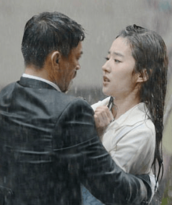 刘亦菲林更新脸颊吻