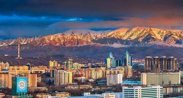 上海合作组织8个成员国大致状况,人口占全球42%,面积占全球23%