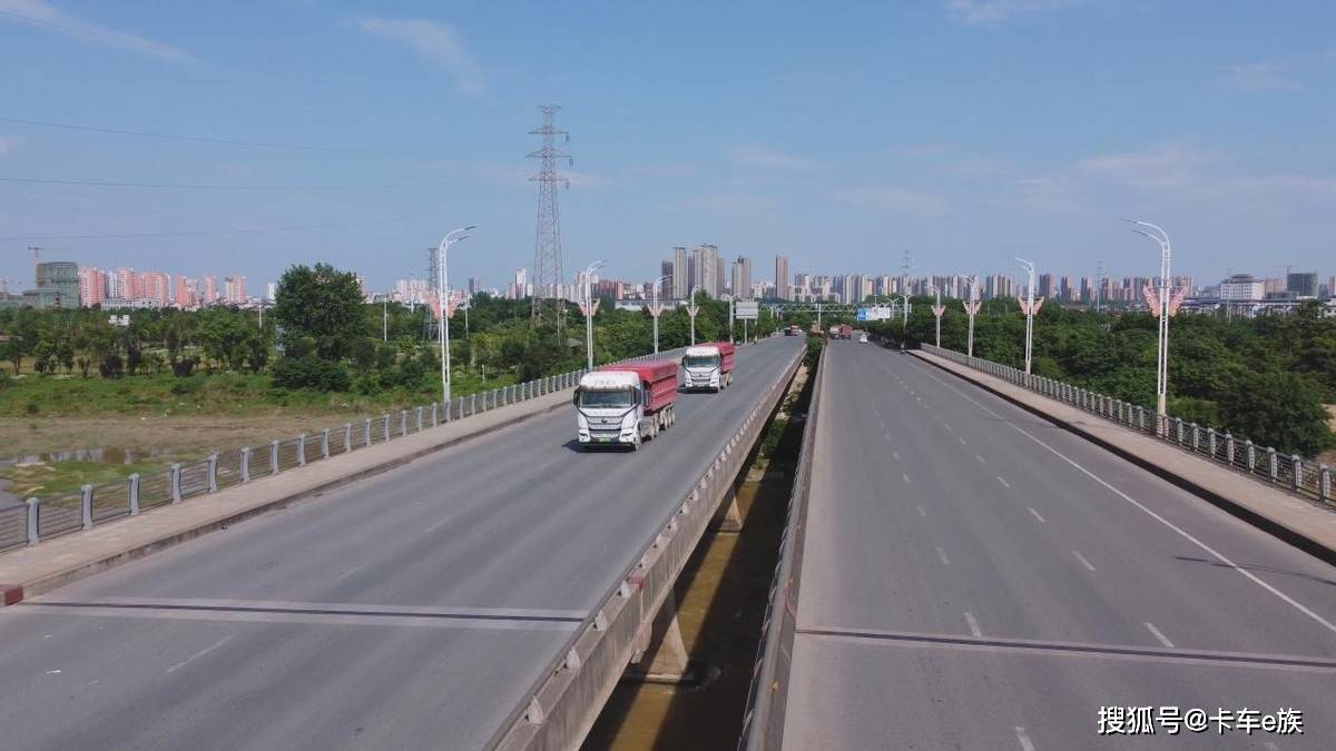 江西省抚州市南城县三面环山,境内昌福铁路,福银高速,济广高速,206