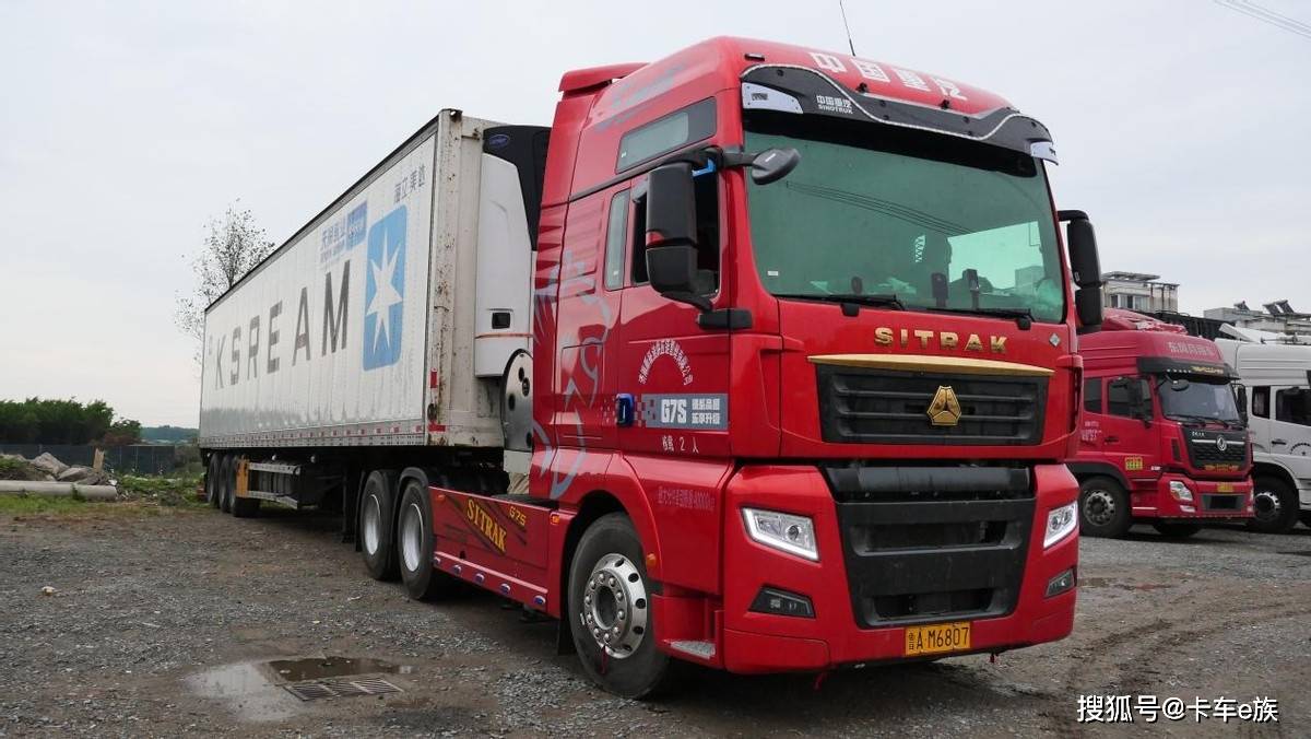 冷藏保鲜的紧迫时效要求让他日夜承受着巨大压力,特别是挂车与牵引车