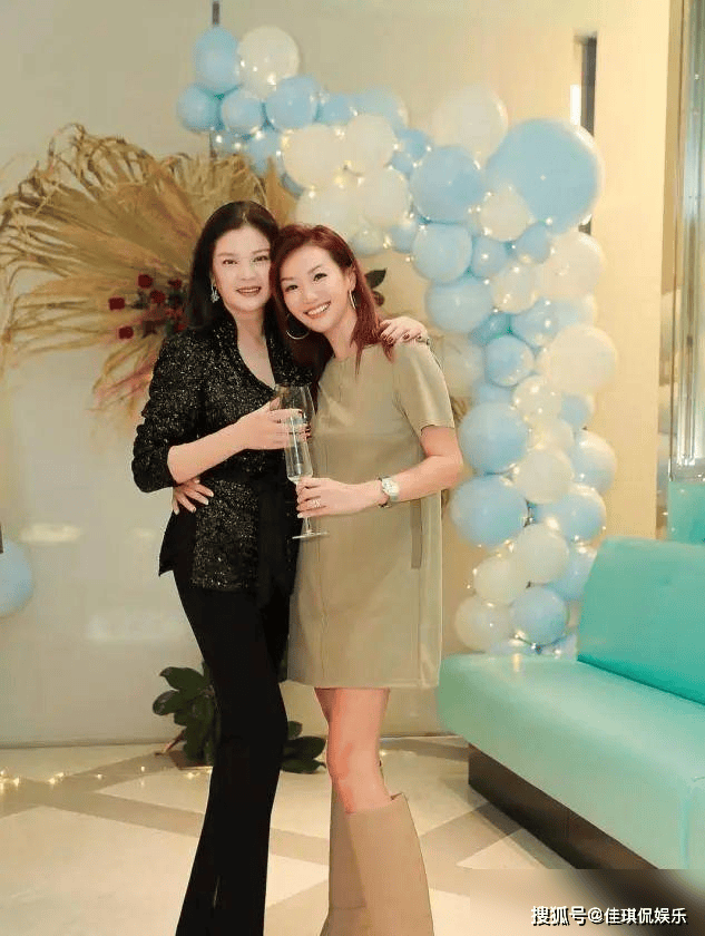 高曙光豪宅小聚,二婚娇妻扮嫩却翻车,气质和江珊差太多