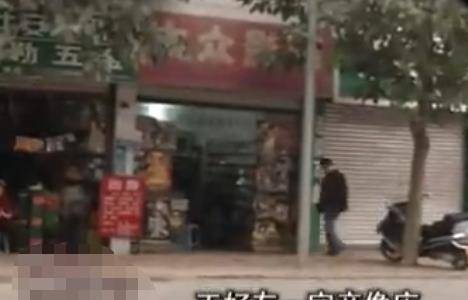 刘洋进去后很长一段都时间都没有出来,记者和赵雷一直在外面等着,终于