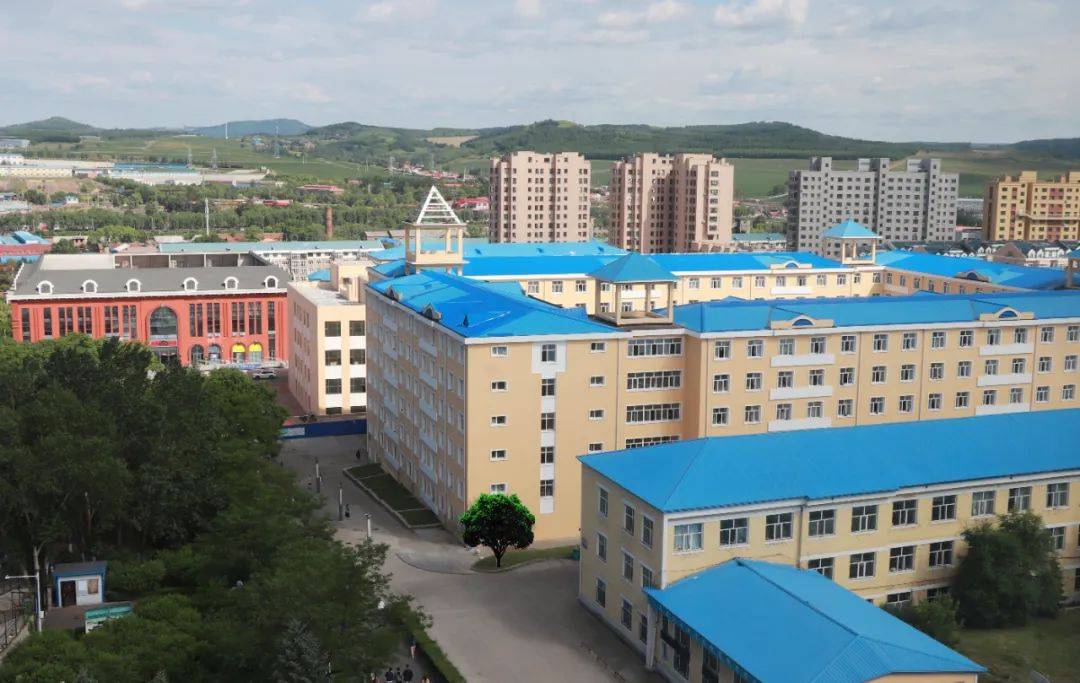 欢迎广大青年学子报考黑龙江工业学院_校园_课堂_大学