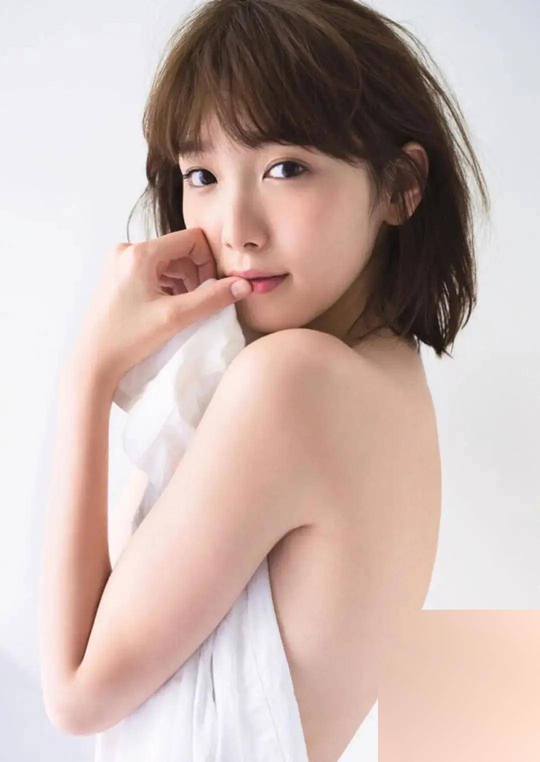 [饭丰万里江:写真曝光,美貌与才华的完美结合!这身材谁顶得住嘛!