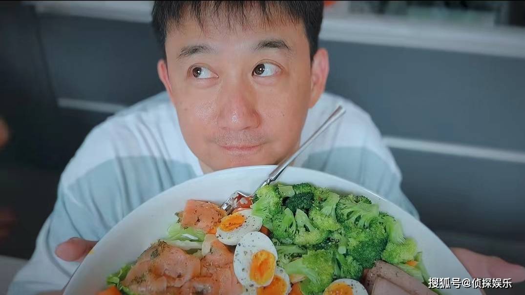 孙莉晒一家五口,三个儿女个个出众养眼,黄磊发福明显胖出双下巴