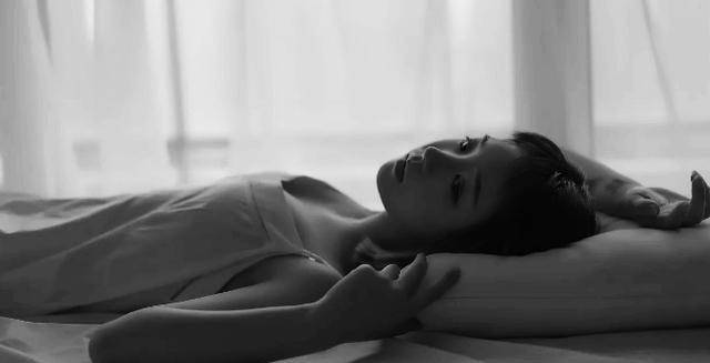 深夜的争吵声透窗而出,神仙伴侣的名声开始跌落神坛."不行,你不说明白