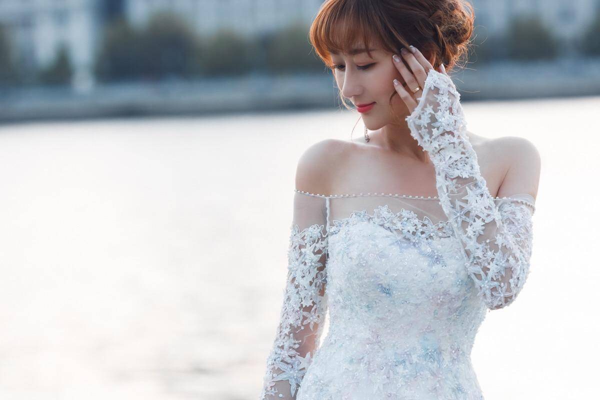 2003年蒋丽莎报名参加了"新丝路"模特大赛,这是一个极具挑战性的舞台