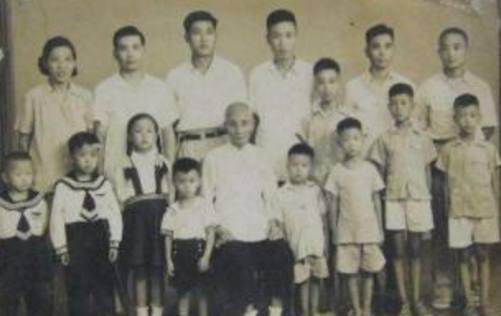 他是中国近代最长寿的人,活了256岁,拥有24位妻子,让人佩服_李庆远