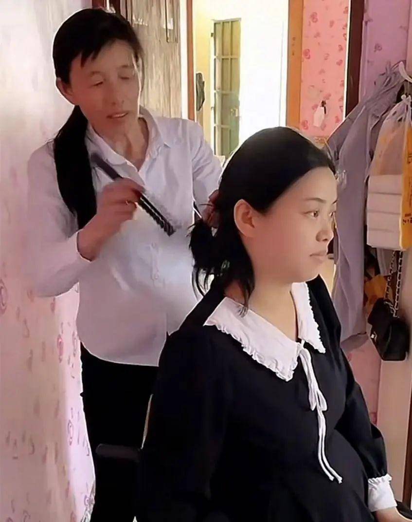 闺蜜变婆媳,湖北34岁瘫痪女子嫁给闺蜜儿子,网友:天作之合