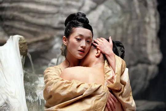 周迅多次与吴彦祖上演激情戏,倒底是不是假戏真做呢?