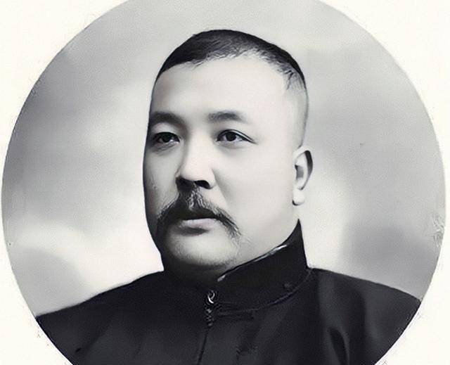 几天后,钱逢年如愿以偿地进入上官家办的学堂中.