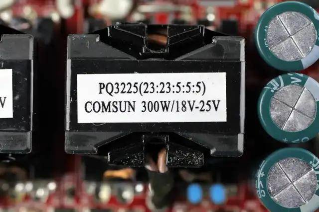 内置48颗东磁18650电芯,奥睿科449wh户外电源拆解
