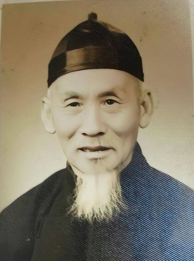 管家看到钱俊云犹豫,直接拍着胸脯爽快地揽下了这件事.