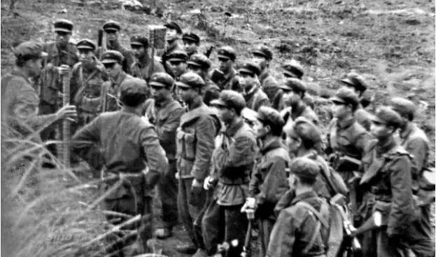 从一名普通战士到团长,从军之路上他荣立二等功两次,一等功一次