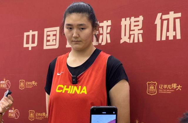 2021年7月的全国u15篮球联赛女子组决赛中,14岁的张子宇以226cm的身高