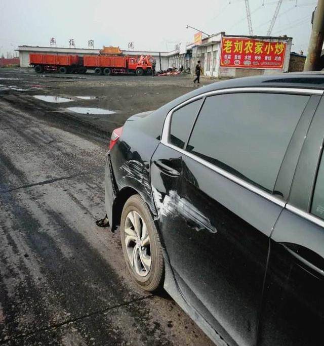 又一"纸糊车"暴露了,看到事故现场,车主:真不愧是易拉罐