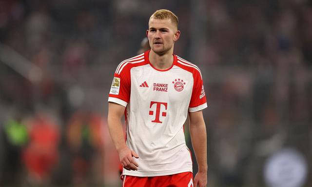 曼联与埃弗顿就个人协议谈妥,为何不考虑德里赫特?