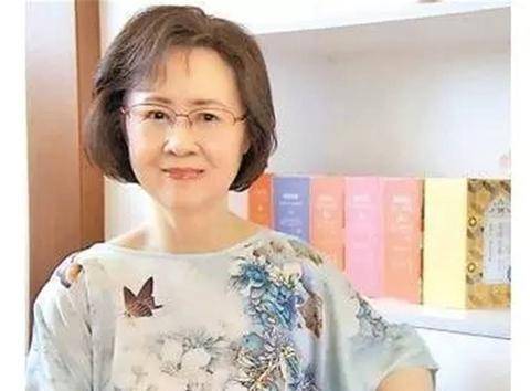 金庸家族都是"大家",琼瑶,徐志摩是直亲,钱学森也是亲戚!