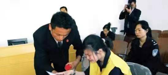 19岁女生经男友介绍去坐台,诱骗老板到出租屋杀害,2008年被判刑_张超