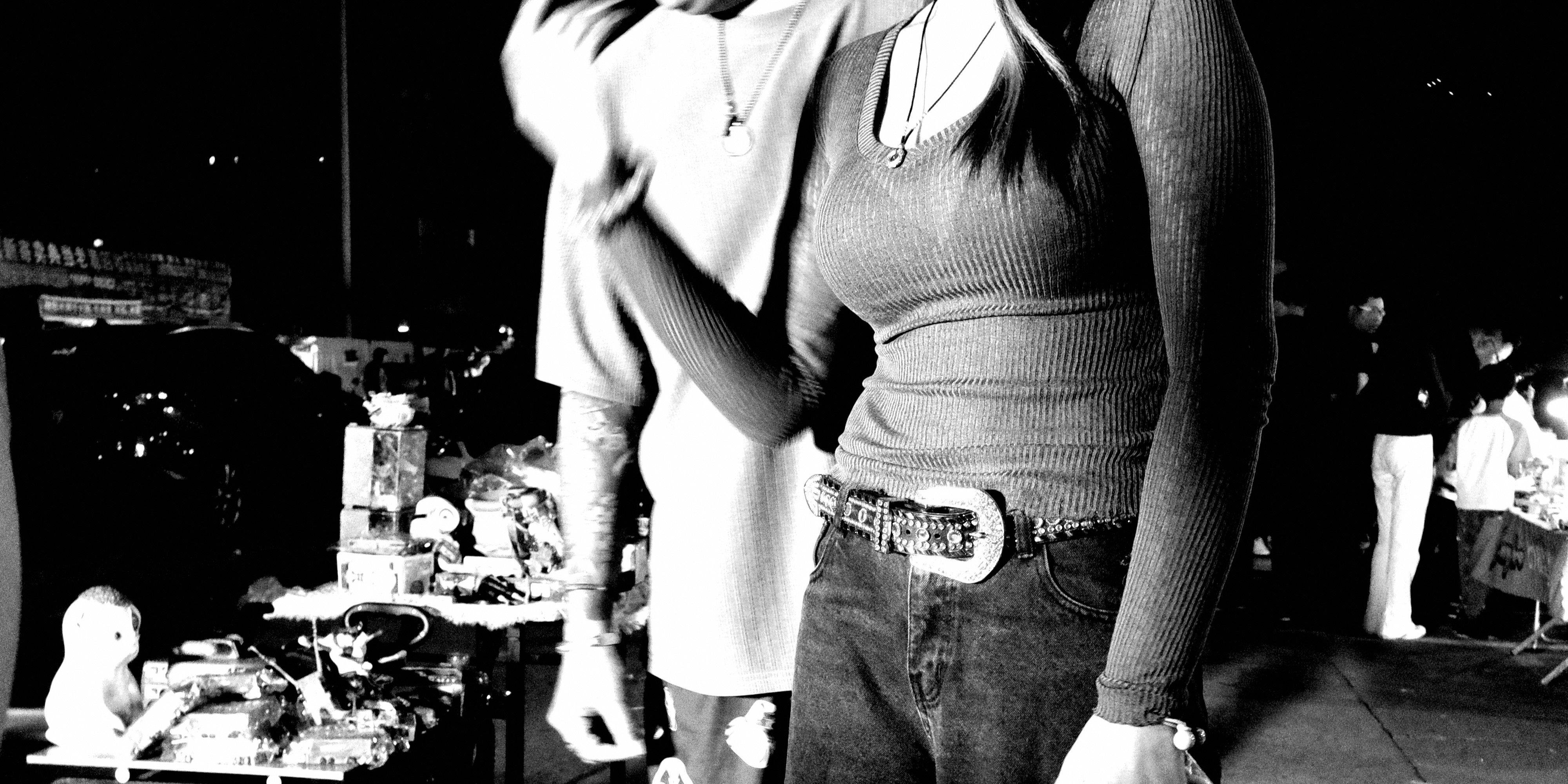 瞬间变成青黑色,膨胀的巨人观尸体