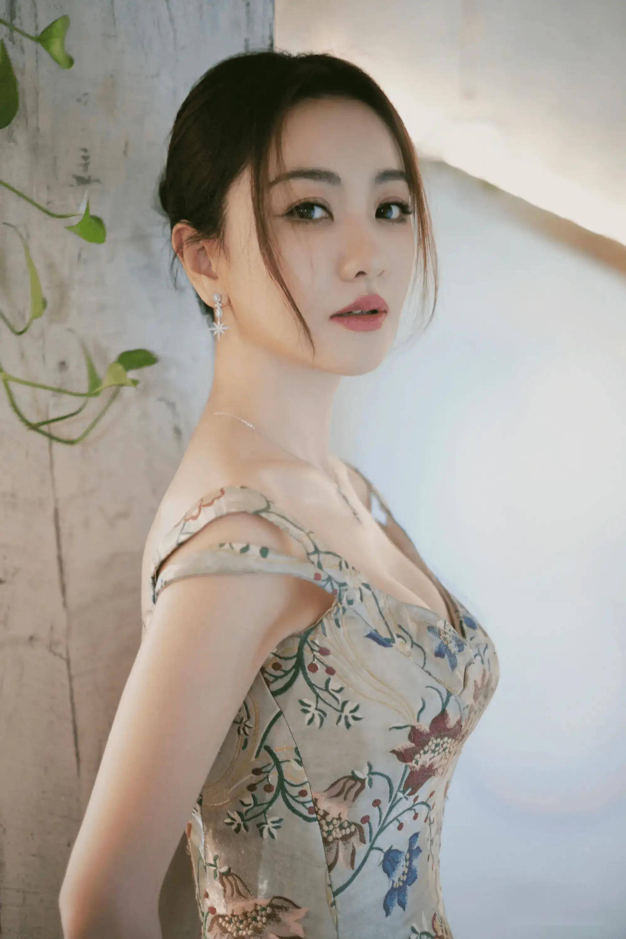 42岁杨蓉美貌如初,写真照曝光,惊艳全场,这谁顶得住!