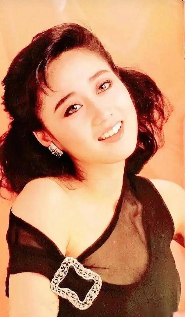 这谁能顶得住?利智的惊艳写真,美貌与才华的完美结合!