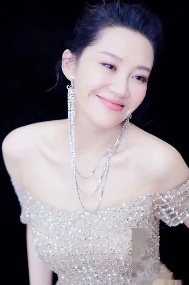 许晴才是真正的性感女神!这饱满有料的写真让人无法抗拒!