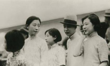 坐落于长江岸边的蟂矶以上,流传刘备之妻孙夫人在这里跳江,后唐兴建庙