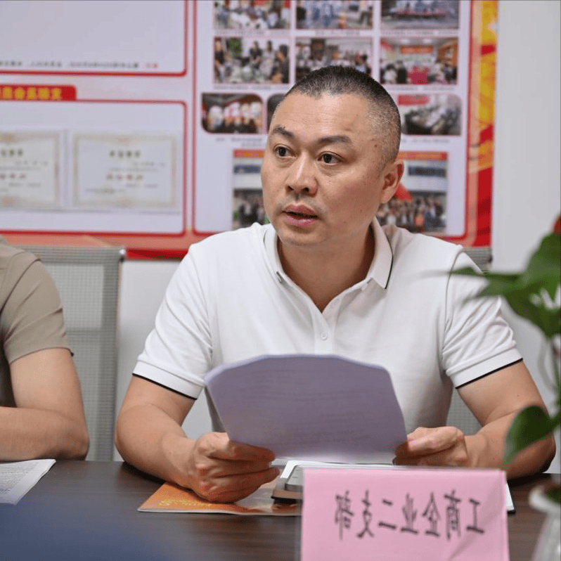 由基层委专职副主委林志彬主持,在一片热烈的掌声中,庄天怀,周鹏飞