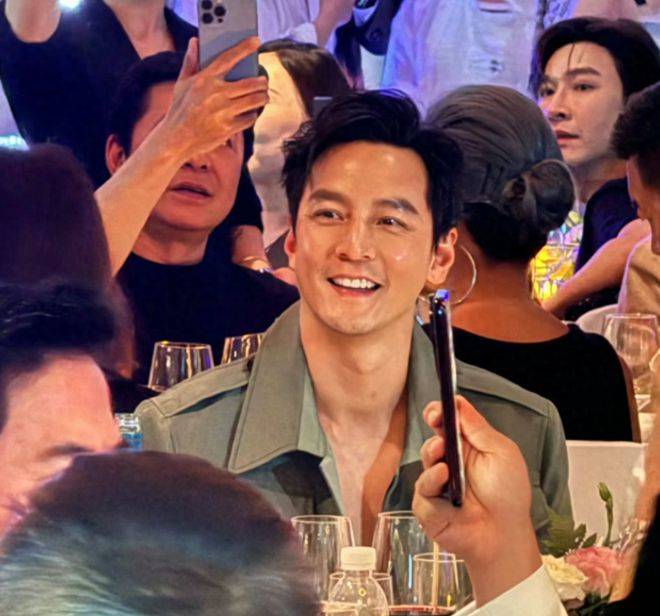 50岁吴彦祖胡子一刮,颜值归位,果然是公认的