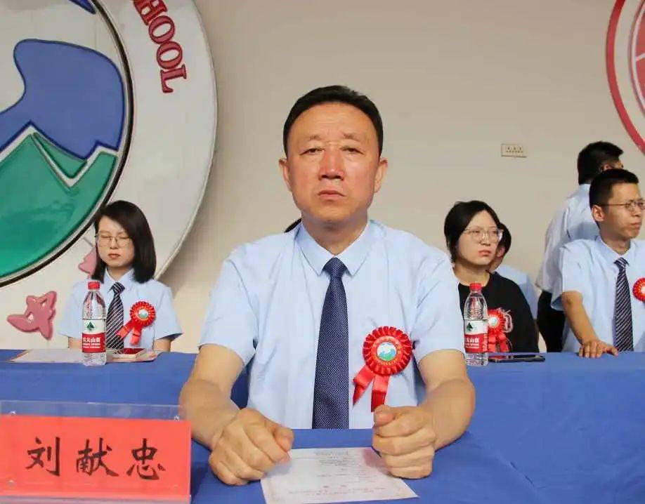 忻州一中举行2022级学生成人礼暨高三启动仪式