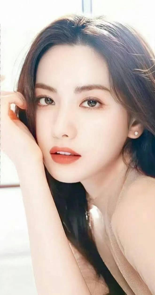 如今,林珍娜已经成为韩国娱乐圈中炙手可热的明星之一.