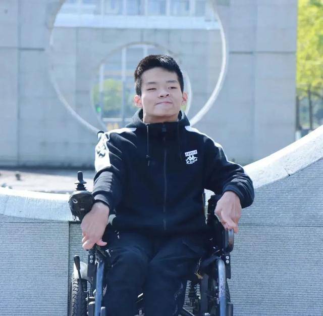 高考623分的脑瘫少年毕业了-2020年脑瘫高考状元