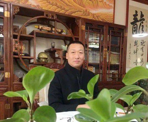 李海龙,法号龙虚子,山东省蒙阴县人,蒙阴县鬼谷子文化研究院院长,正一