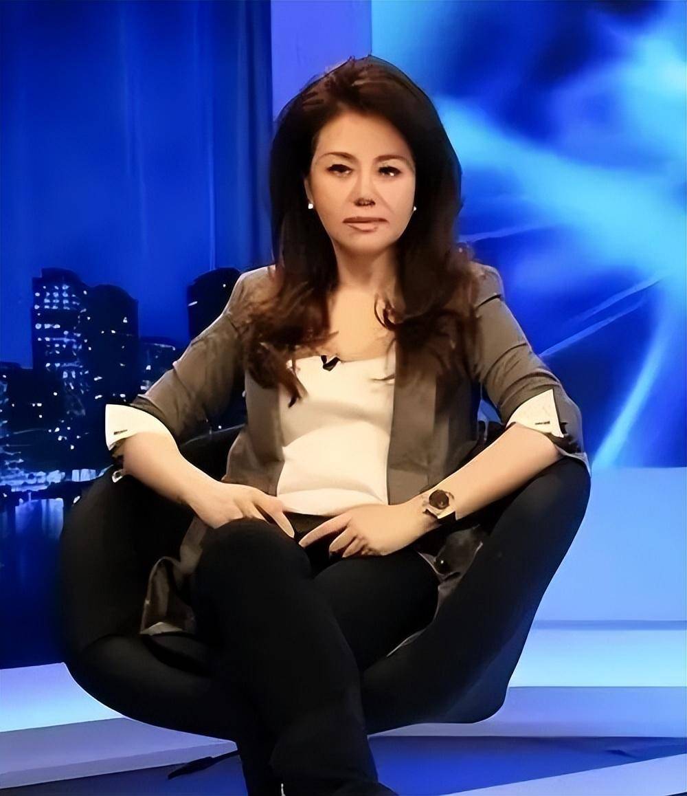她是央视知名主持人,却身陷"间谍门"风波,一生未婚客死他乡