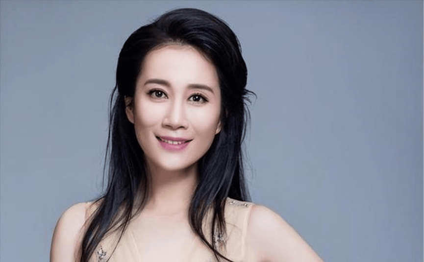 病态瘦削明星惊人真相_李心艾_张子枫_肋骨