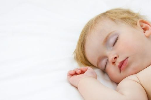 通过这三个睡觉的小习惯来观察宝宝的健康状况。不要大意！_鼻腔_阻塞_睡觉时