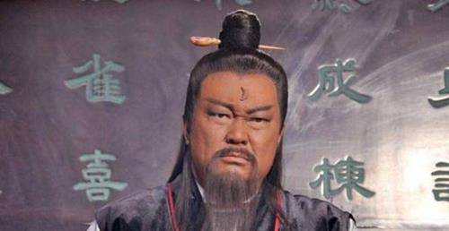 脸谱中白脸代表奸诈,阴险,黑脸代表威严,严肃,包拯办案明朝秋毫,大公